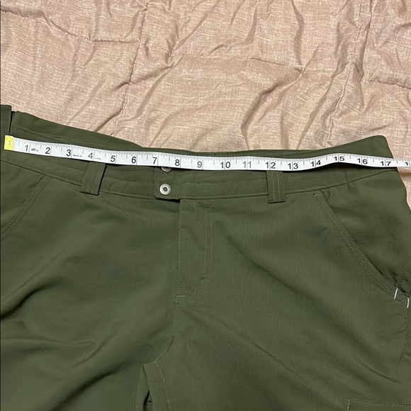 Columbia Green Convertible Cargo Pants with Durable Fabric NWOT 12 long - Picture 8 of 10